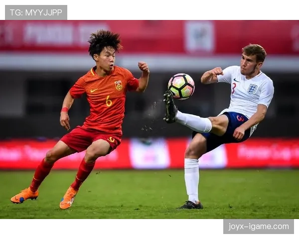 恰尔汗奥卢传球视野惊艳全场,精准调度激活球队进攻线 恰尔汗奥卢传球视野惊艳全场,精准调度激活球队进攻线