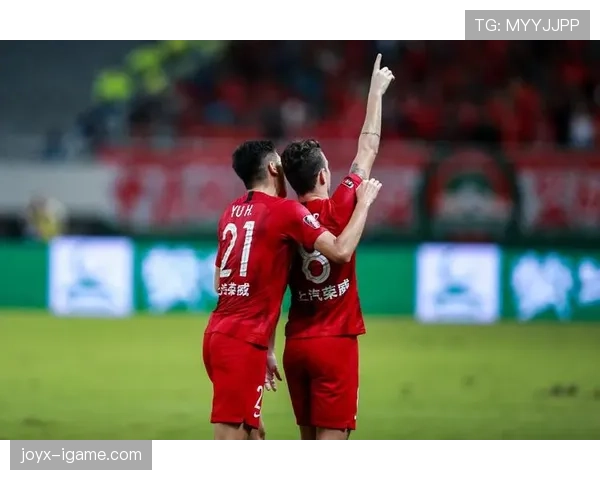 刚刷到颜骏凌拎菜的短视频，手腕那块名表和菜篮子同框笑哭了